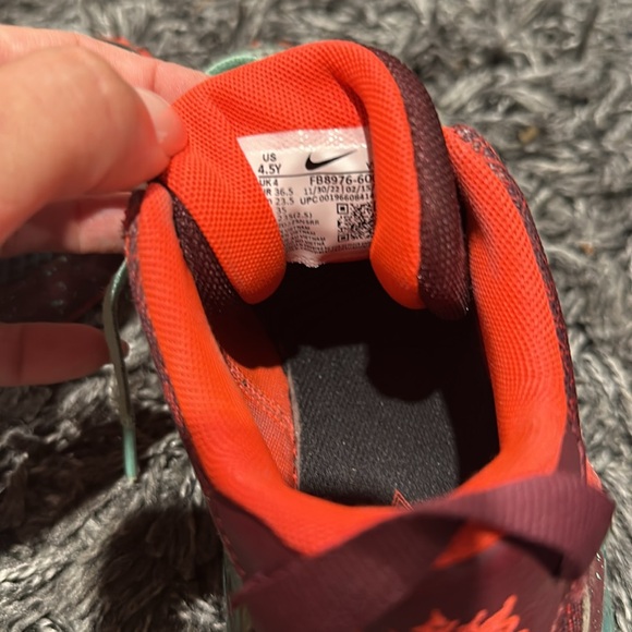 Nike Lebron youth size 4.5 - Picture 6 of 6